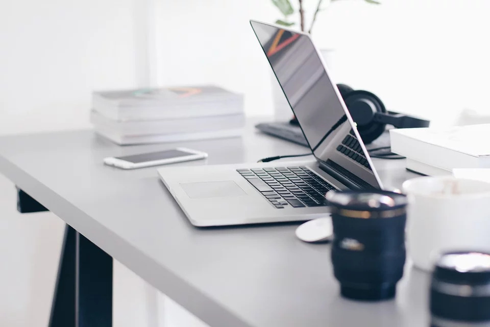 Assistente virtuale o impiegata part-time: chi scegliere?